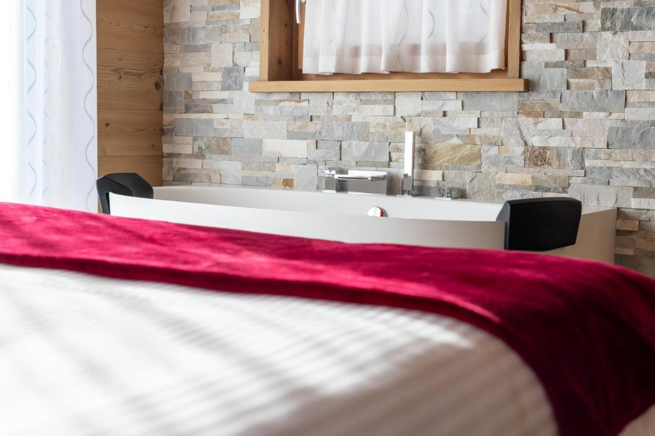 Chalet Imbosc'Che - 5 Beautiful Rooms In Charming B&B Livigno Dış mekan fotoğraf
