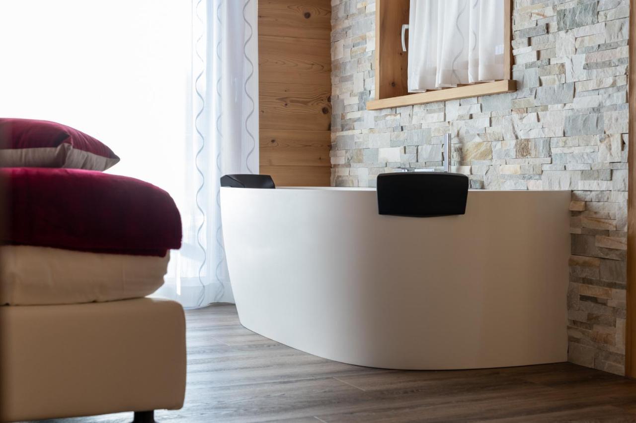 Chalet Imbosc'Che - 5 Beautiful Rooms In Charming B&B Livigno Dış mekan fotoğraf