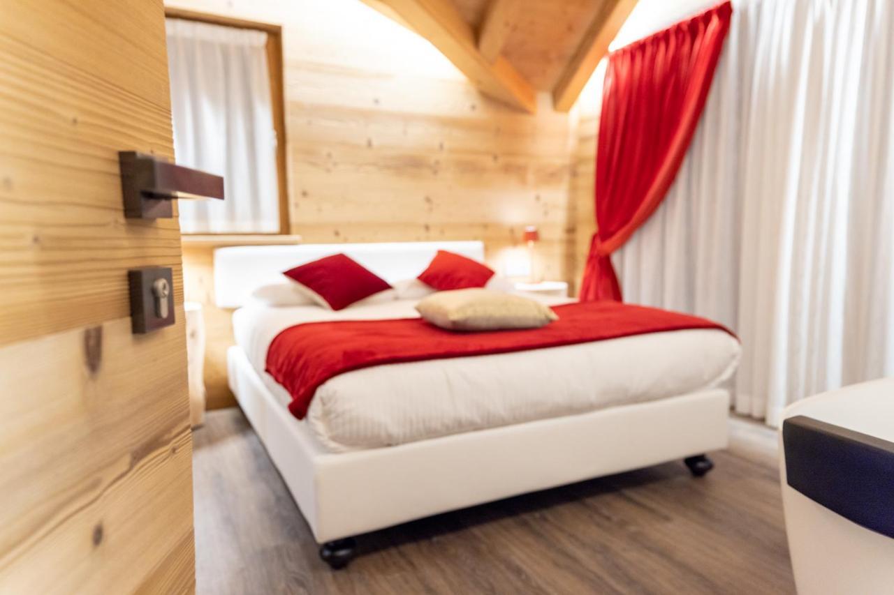 Chalet Imbosc'Che - 5 Beautiful Rooms In Charming B&B Livigno Dış mekan fotoğraf